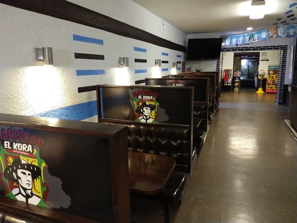 Casual dining room with table service.